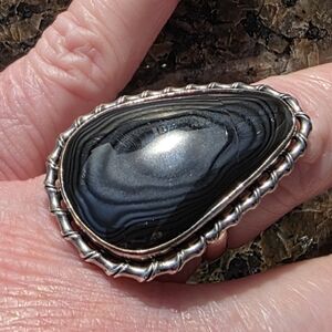 Dark Black Banded Agate Gemstone Ring in 925 Sterling Silver (Size 7)